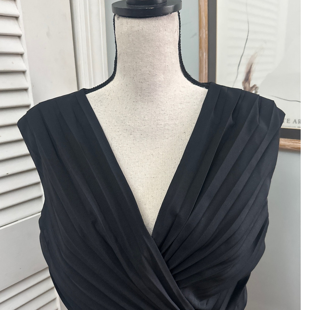 Escada Top Womens US 10 Black Crepe Sleeveless Peplum Minimalist Quiet Luxury - Picture 3 of 12
